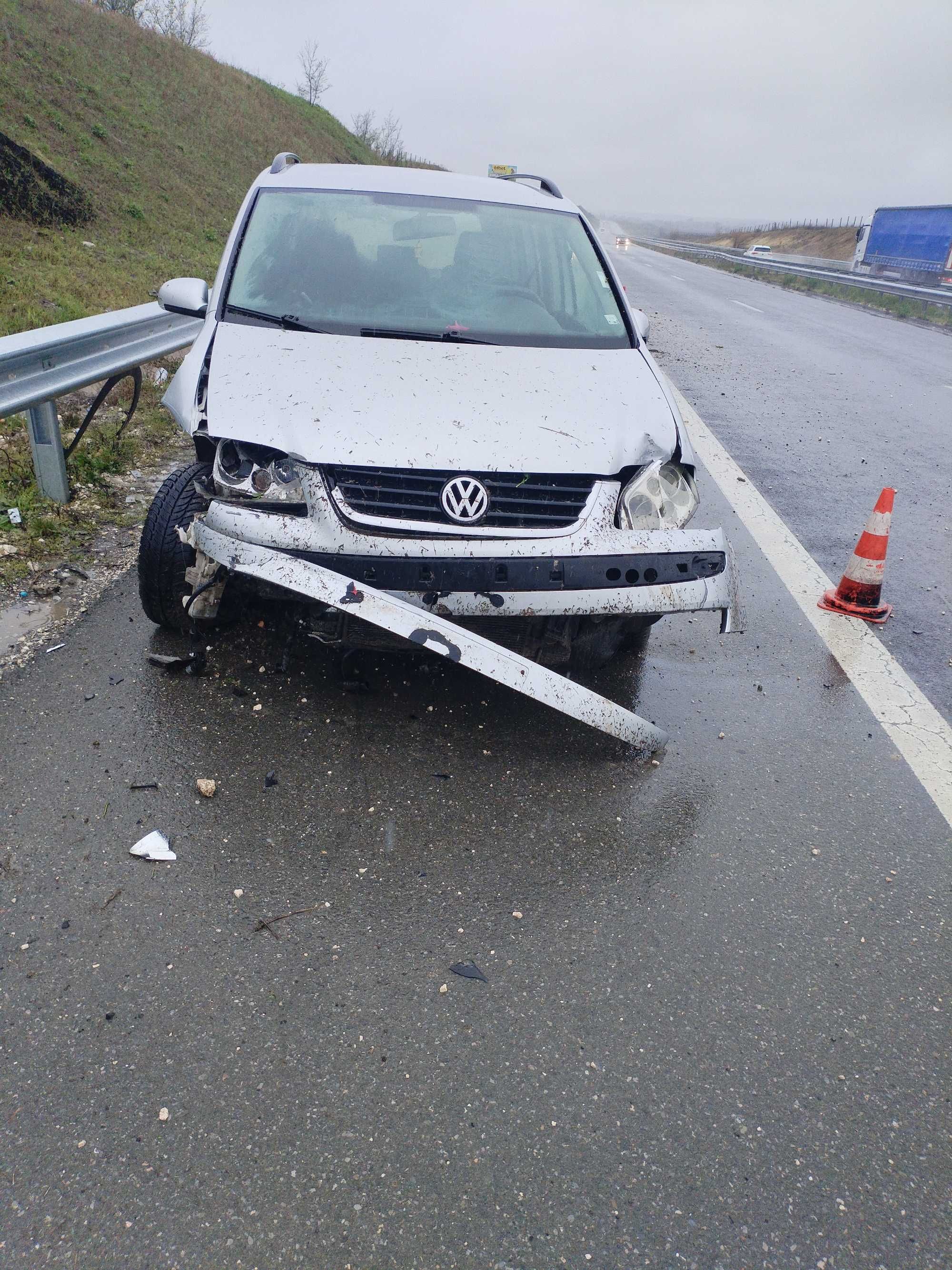 VW Touran на части снимка
