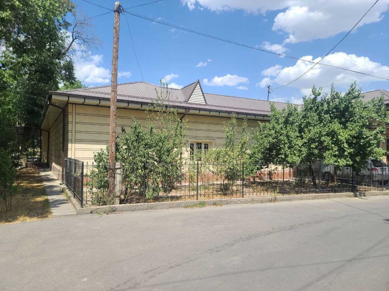 СРОЧНО !! Продается участок в Яшнабаде 5.3 соток 5 комнат