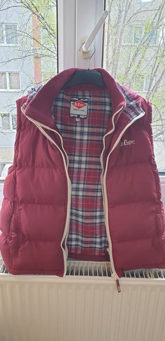 Vând vesta originala aproape noua  LeeCooper
