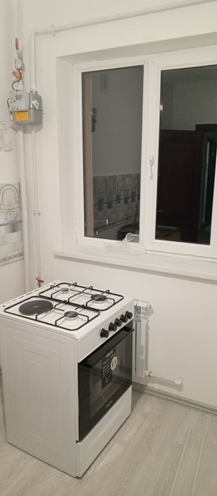 Аврорада янги домдан 3 хонали уй ижарага берилади 5-этаж гиламлари бор