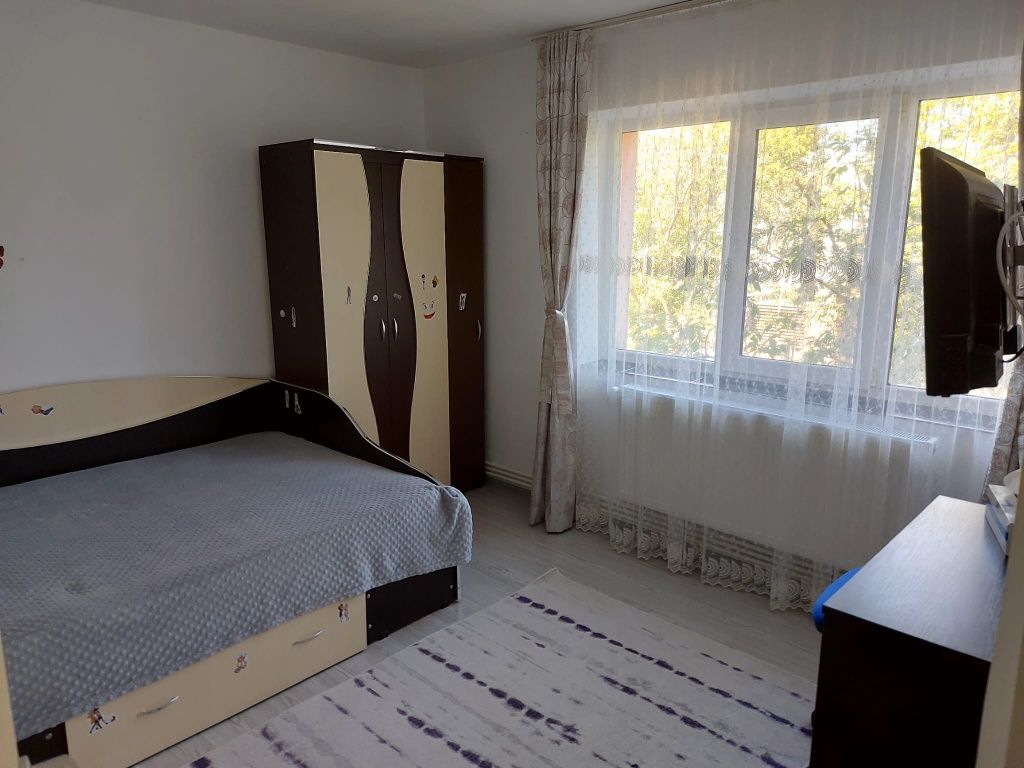 Inchiriez  apartament 2 camere