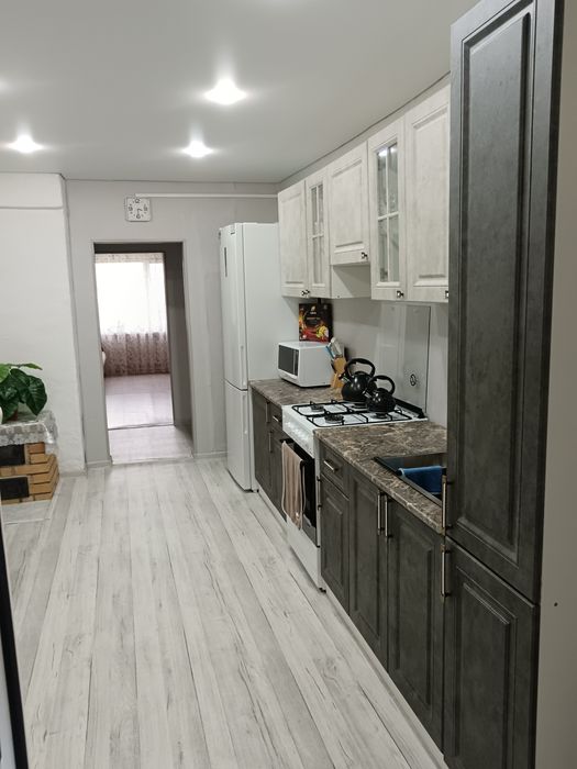 Продам 2 комнатную, благоустроеную квартиру, в доме барачного типа.