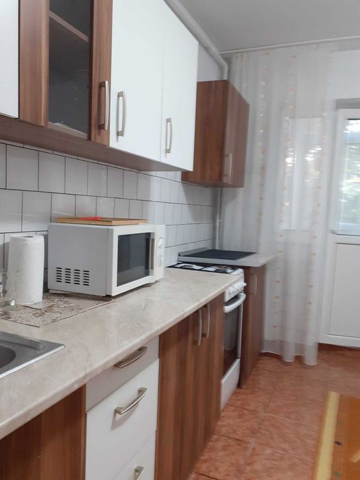 Închiriez apartament 2 camere – Ploiești, Bariera București – Etaj 1