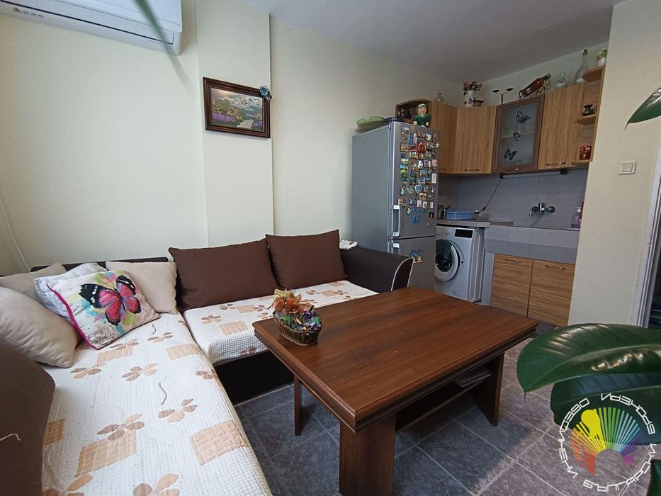 Дава се под наем Двустаен апартамент в Бургас, Център - 50 кв.м за 408 € - Снимка #2