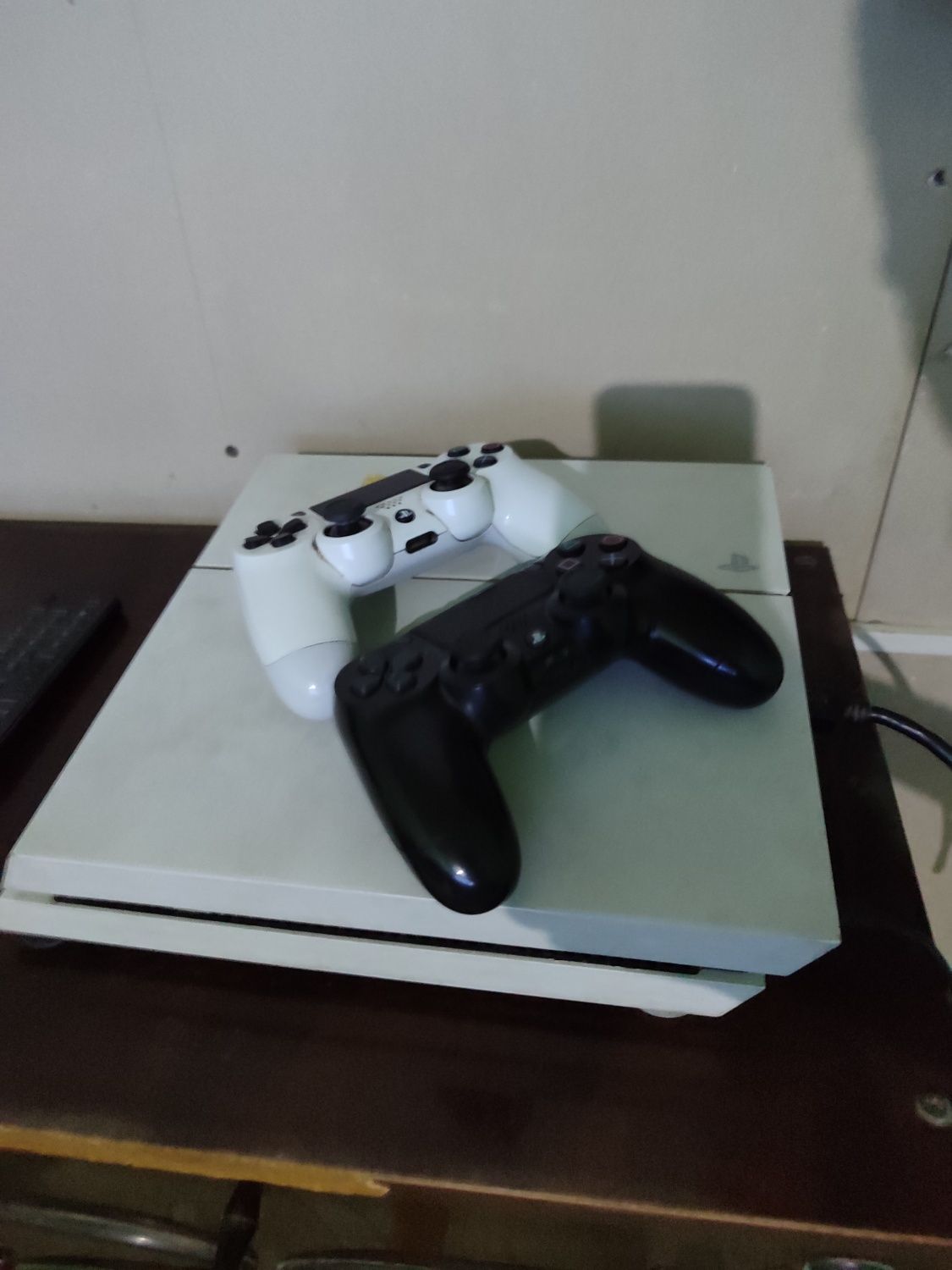 PS3 va PS4 Televizorlari va divanlari komplekt bilan sotilaladi.