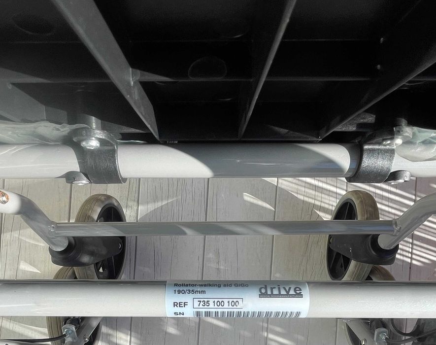 Продавам количка-проходилка възрастни хора,