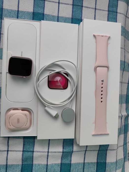 Изключително запазен Apple Watch Series 9 45мм Pink GPS с 95% батерия