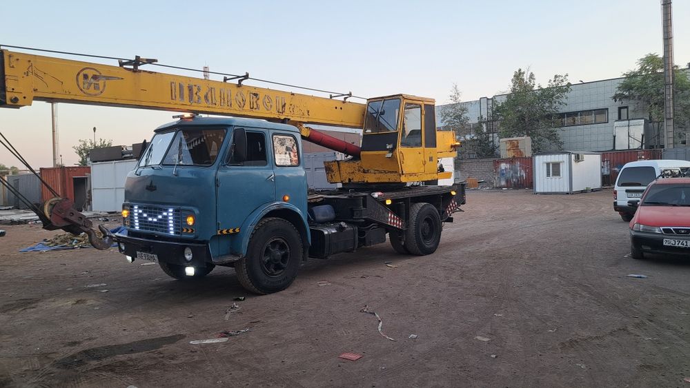Автокран сотилади 12.5т14 м 1987йили