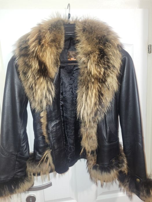 Палта от естествена кожа и яка от лисица