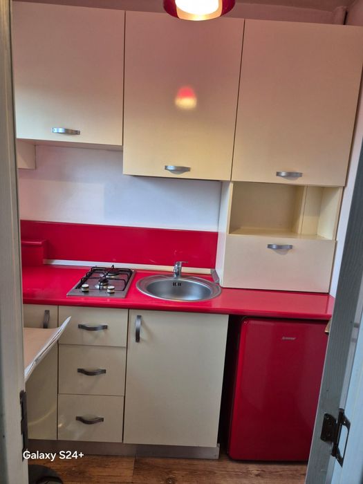 Garsoniera de închiriat pe Praporgescu, zona centrala, malul Mureșului