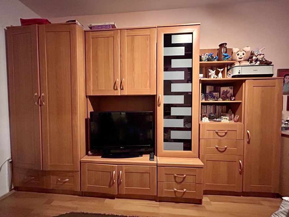 Vând mobilă de dormitor sau living in stare bună!