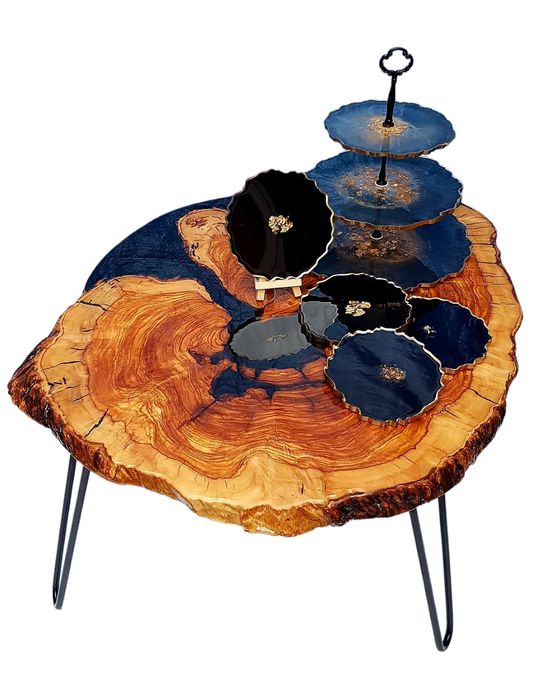 Маса от епоксидна смола и дърво