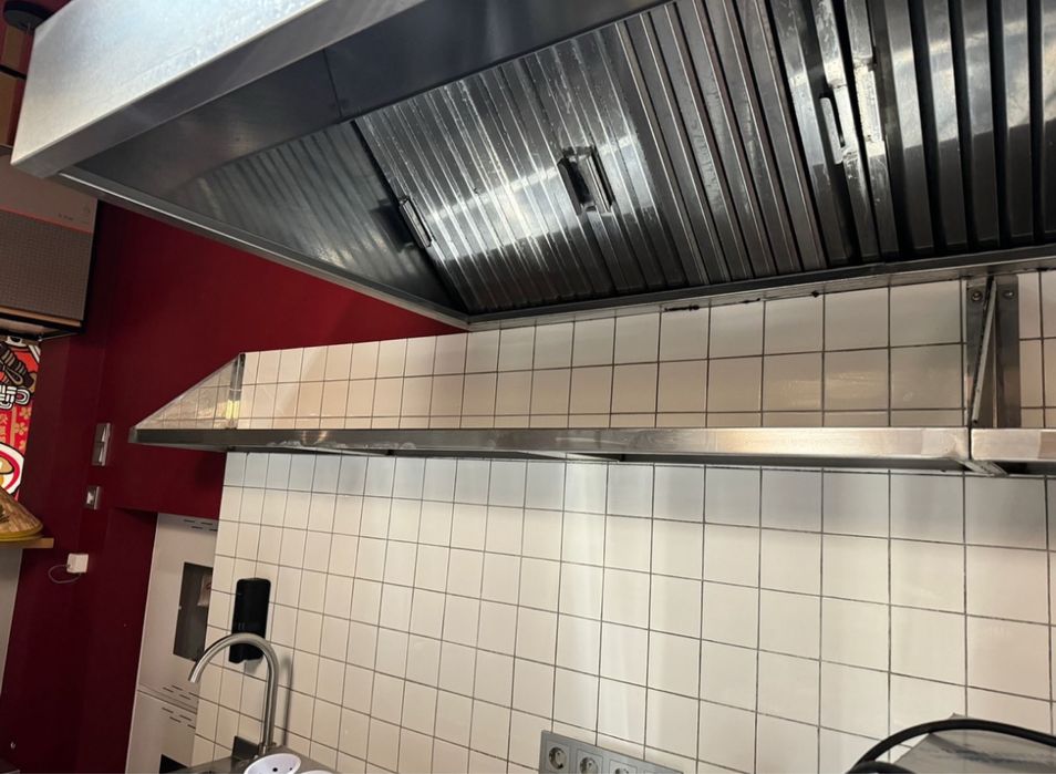 мы закрыли ресторан и распродаем все что там есть