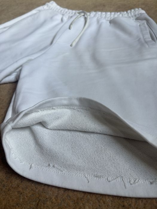 Vand pantaloni scurti Zara