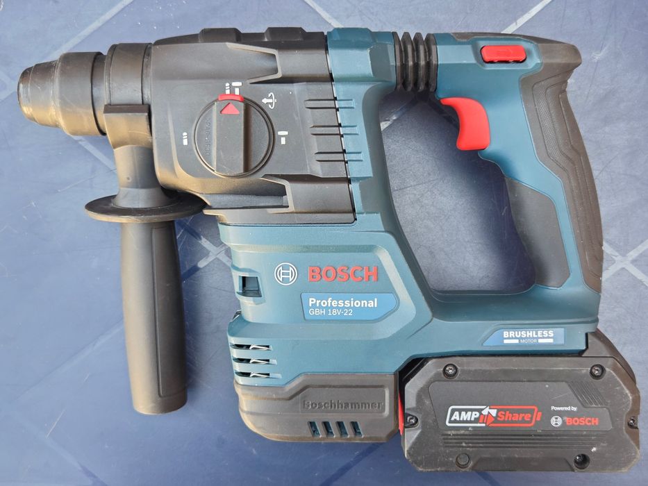 Комплект BOSCH Professional – детектор, винтоверт и перфоратор