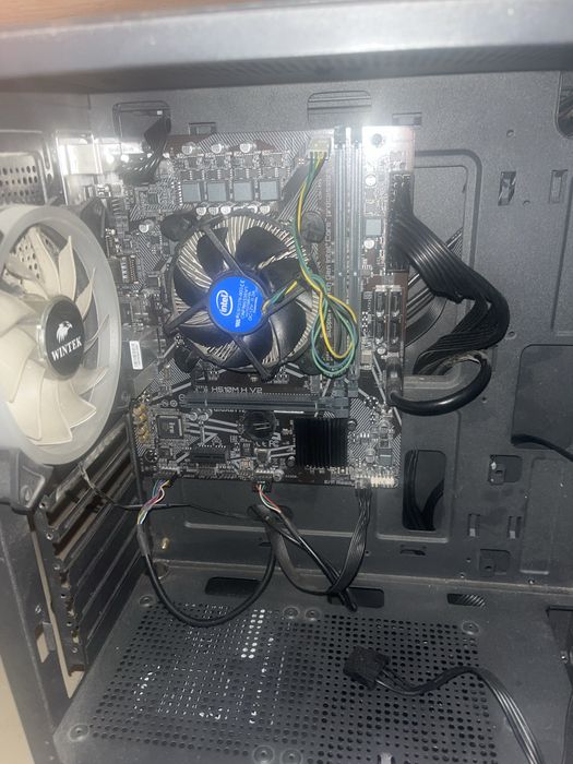 Продаю системник без корпуса