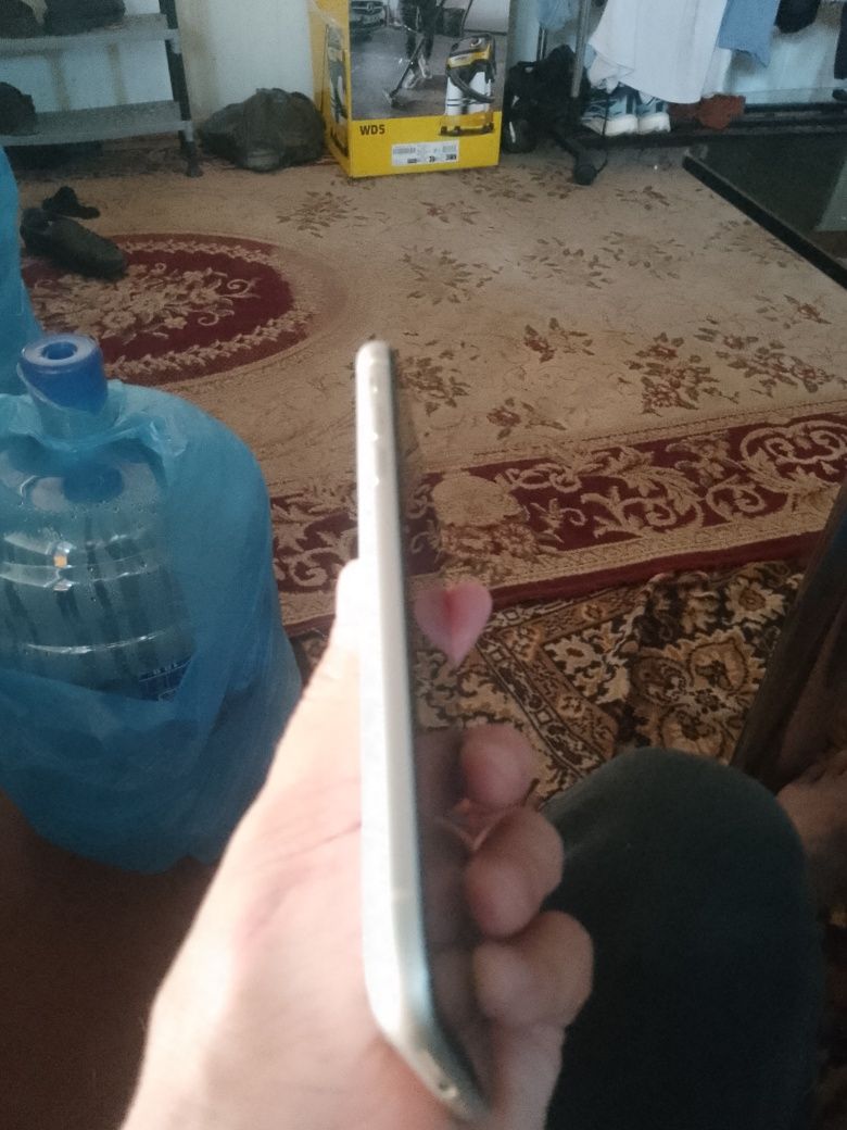 Iphone 11. 128 talik 210$