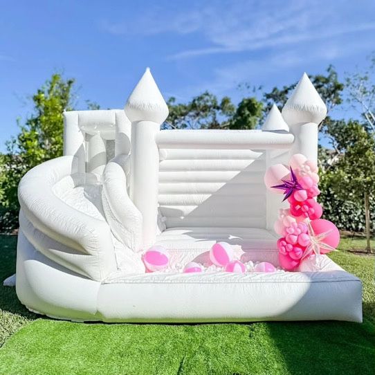Castel gonflabil bubble house trambulina masinute electrice kart anima