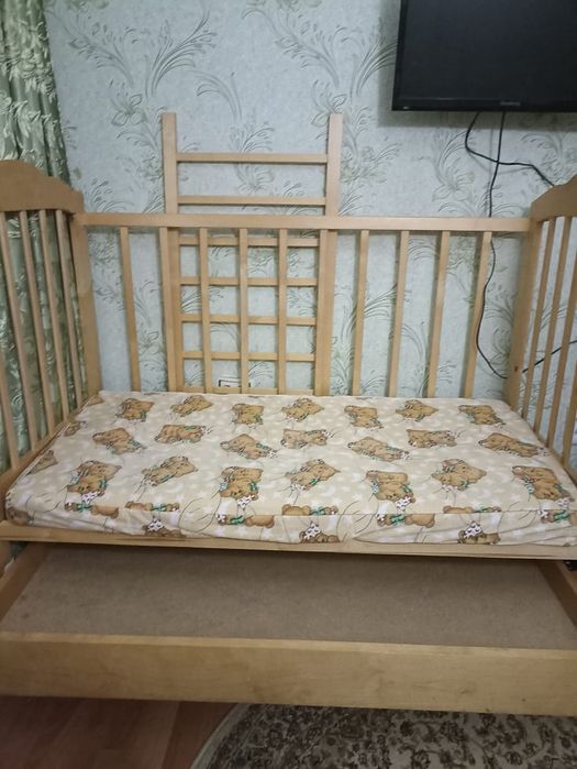 Продам детскую кроватку