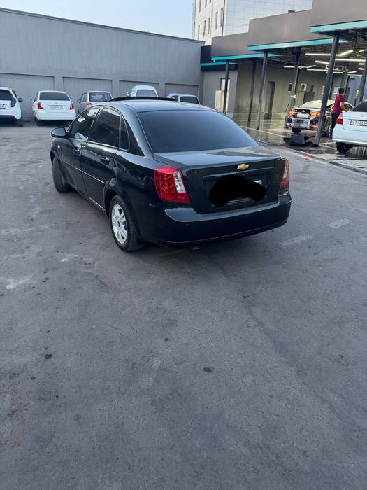 Lasetti 2011yil 3pazitsa qora lyuk bor benzinda yurgan srochna sotilad