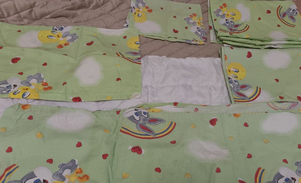 Бебешки комлект чаршафи 2 бр  и олекотена завивка за бебешко креватче