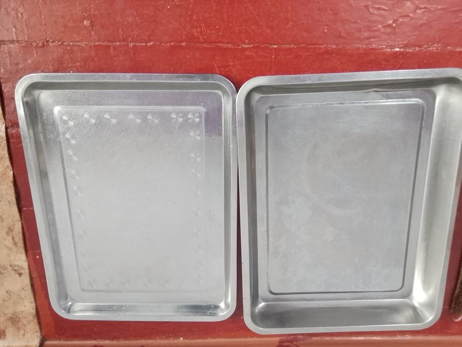 Продам подносы железные
