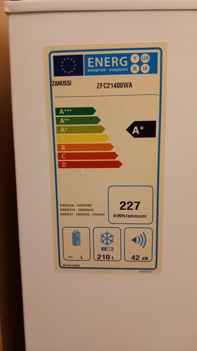 Vând lada frigorifica Zanussi 210 L