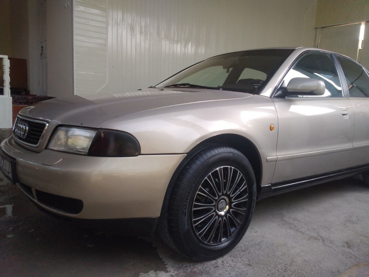 Audi  A4 1998 Srochno