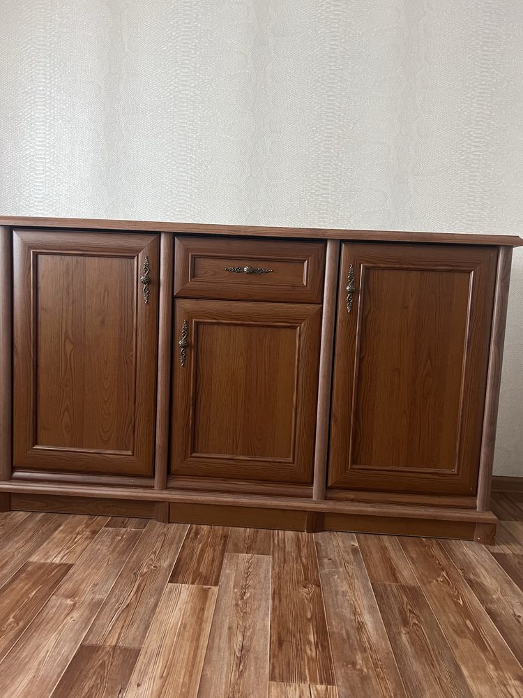 Продам комод в гостинную