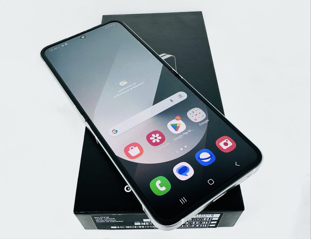 КАТО НОВ! Samsung Galaxy Z Flip 6 5G 512GB 12RAM Silver 2г. Гаранция!