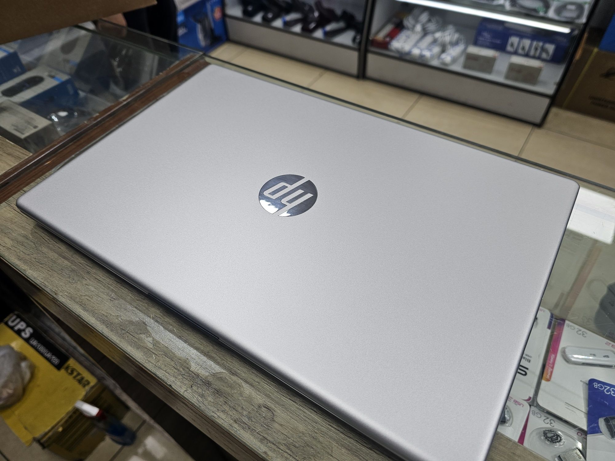 Почти новый HP Core i5 13-поколения
