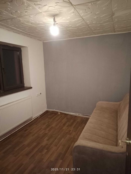 Închiriez garsonieră la casa 35 mp
