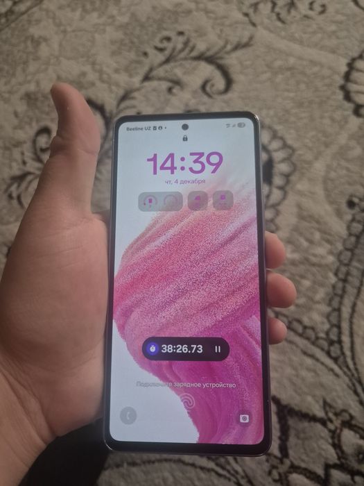 Samsung a53 5g  qirilgan joyi bor