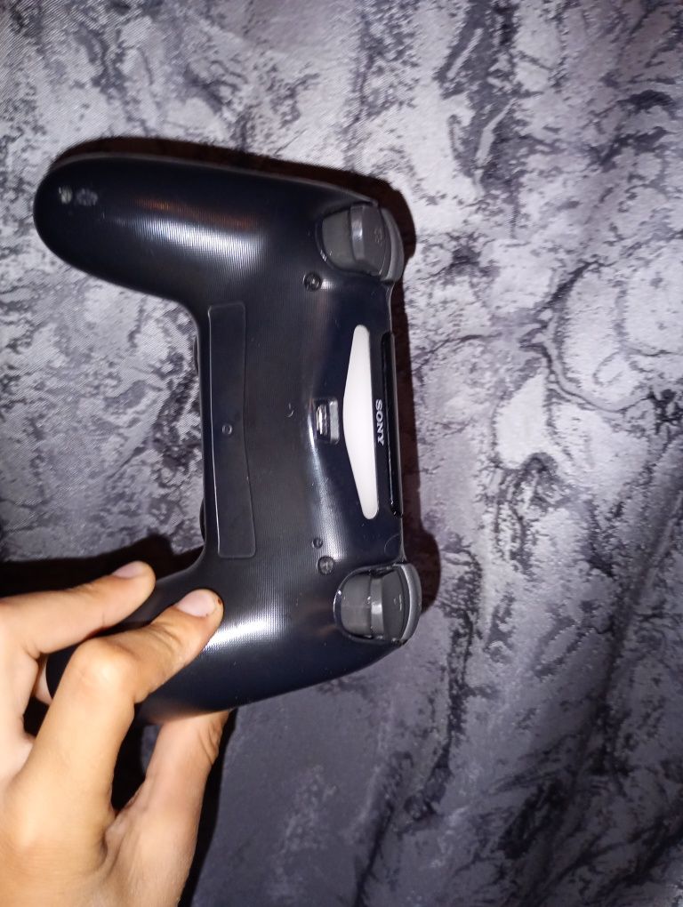 PlayStation 4 slim с много игри безплатни