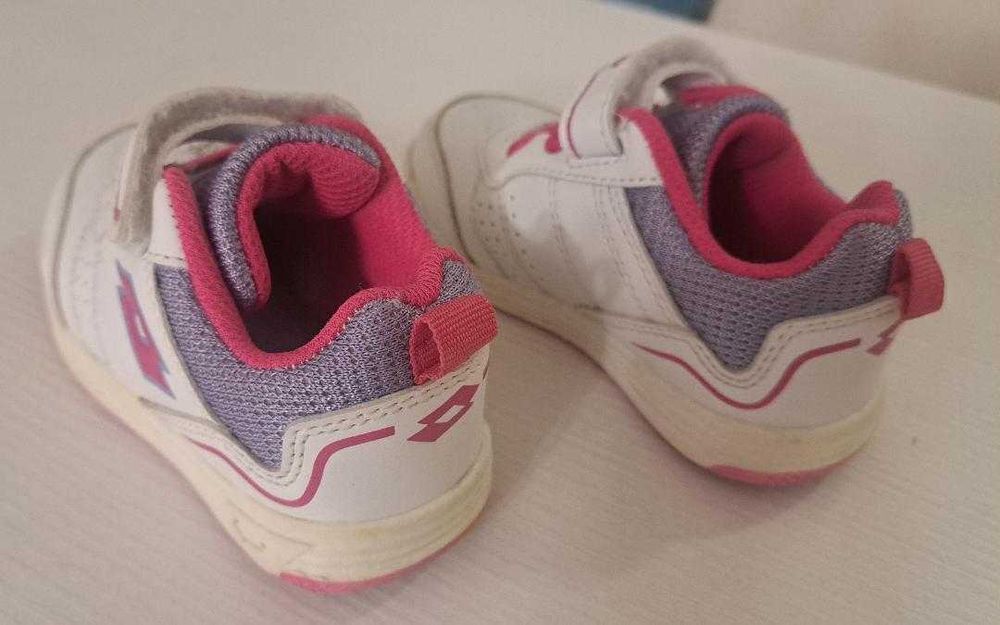 Adidasi LOTTO marime 22, super intretinuti, aproape NOI