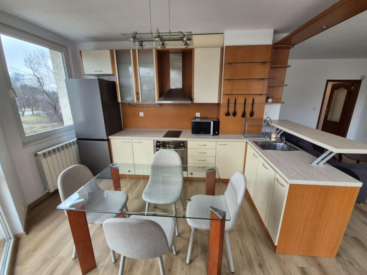 Дава се под наем Тристаен апартамент в София, Стрелбище - 79 кв.м за 900 € - Снимка #2