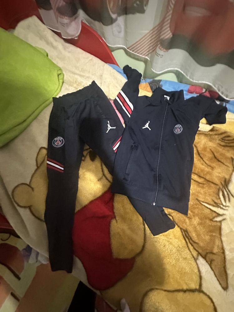 Продавам лот екип и тениска jordan