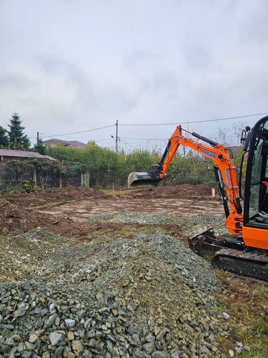 Mini Excavator 2.0 T de inchiriat fara operator (3 cupe)