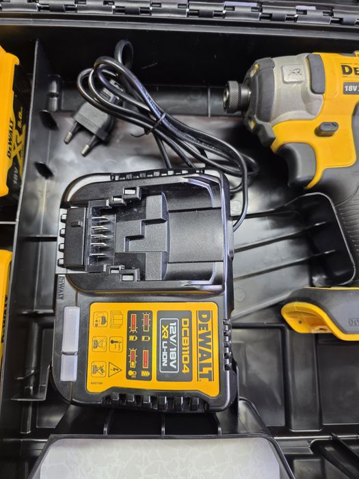 Акумулаторен ударен винтоверт DeWALT DCF887N, 18 V, 205 Nm,2х5ah..