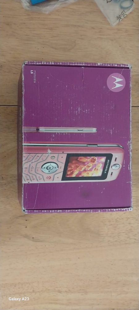 Motorola L6 новый, розовый.