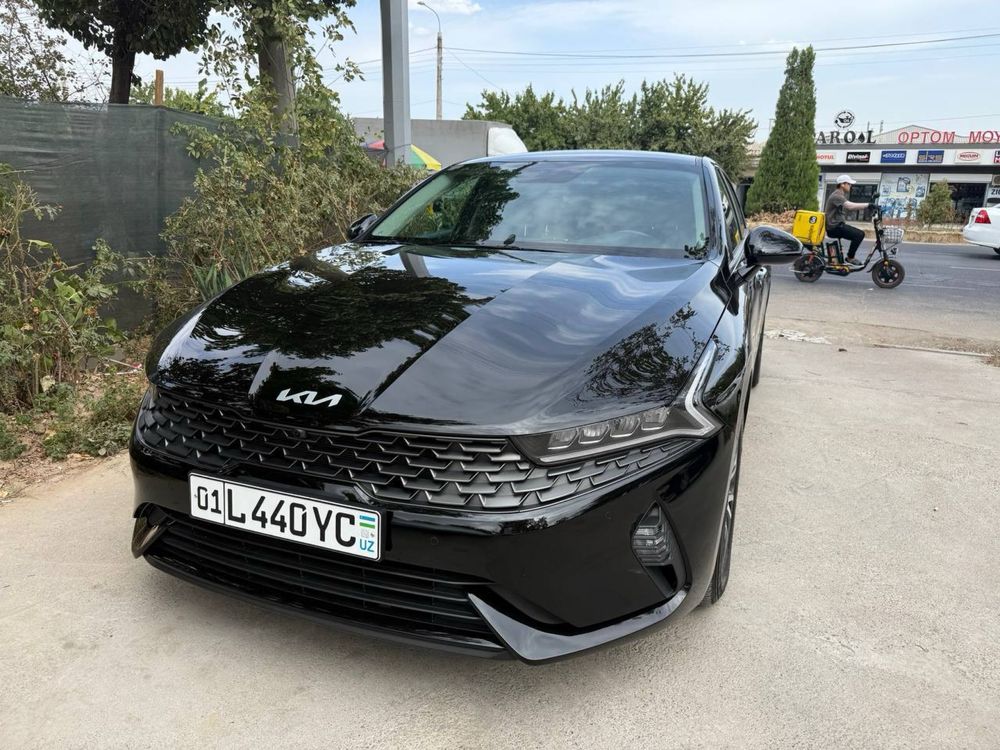 Kia K5  чорний пантера