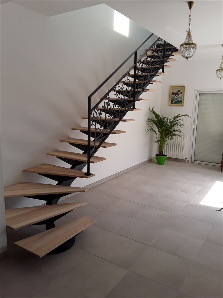 Realizăm la comandă: Scări metalice