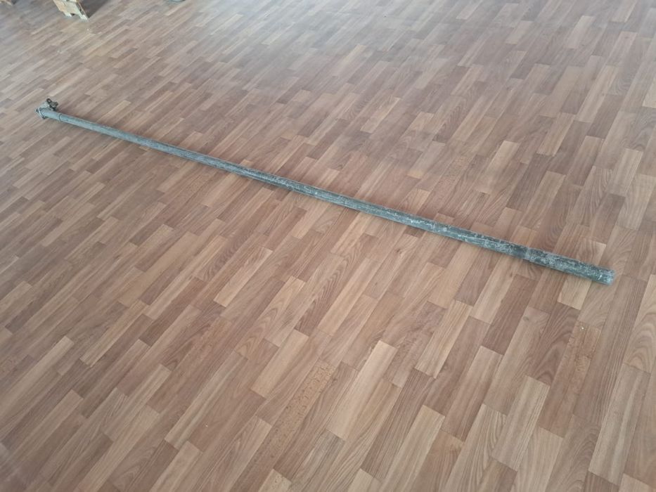 Продам трубу алюминиевую-длина-2,85см,толщина-3мм,диаметр -3,5 см.