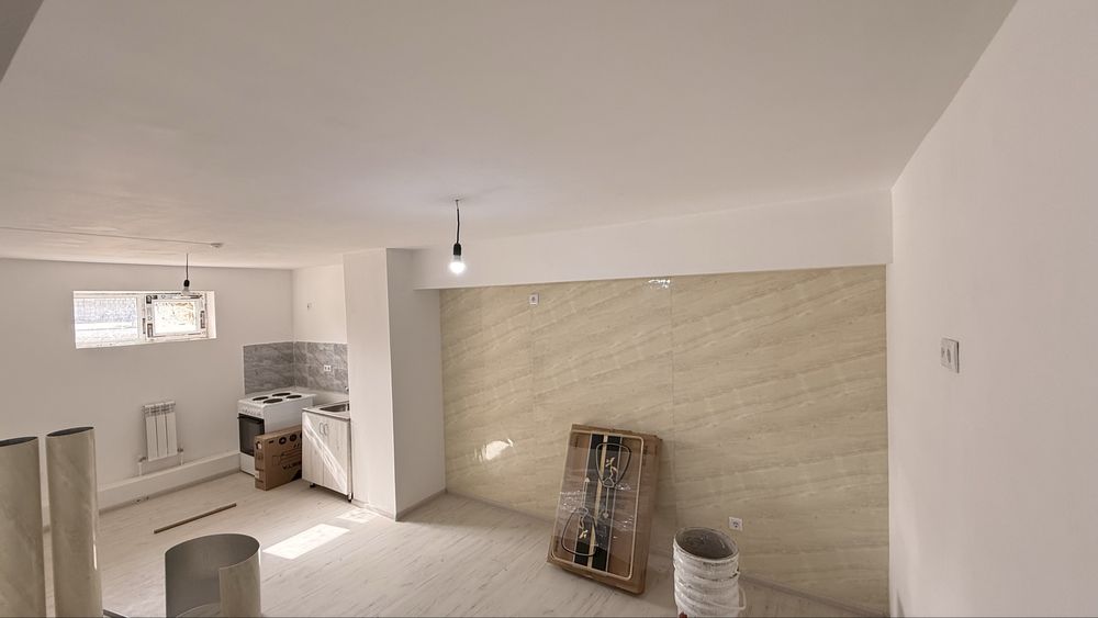 Parkentsoyda 38 kvadratlik uy sotiladi minus 1 etaj mebelllari bilan