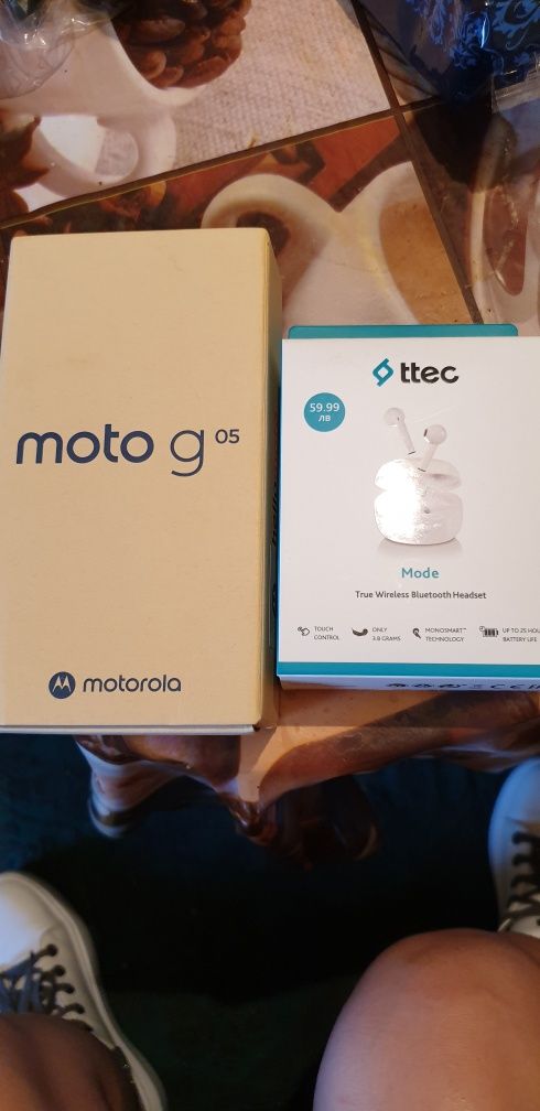 Чисто нов телефон MOTOROLA