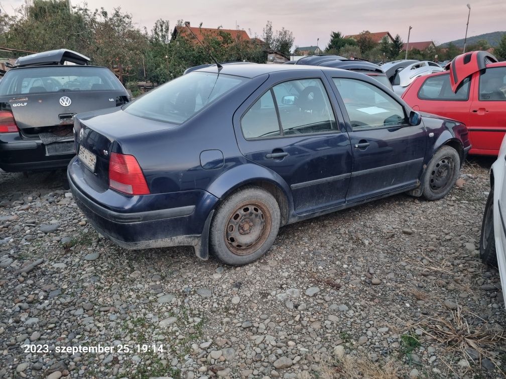 Dezmembram Volkswagen Bora