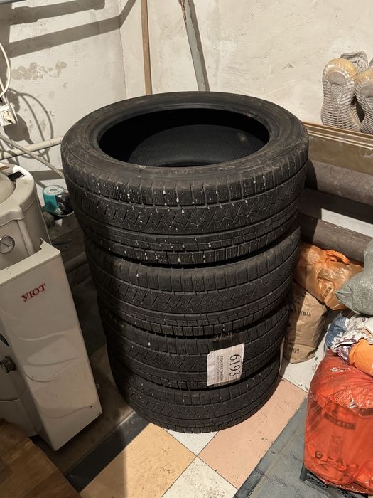 Зимние Шины 235/45r18 в отличном состояний