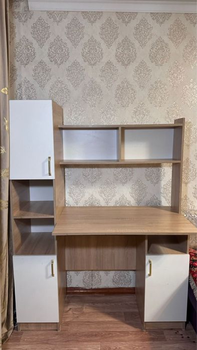 Шкаф и компьютерный стол в отличном состоянии