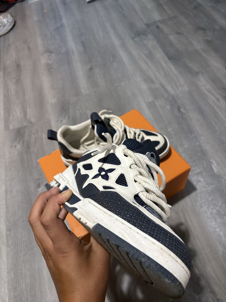 Lv skate blue and white