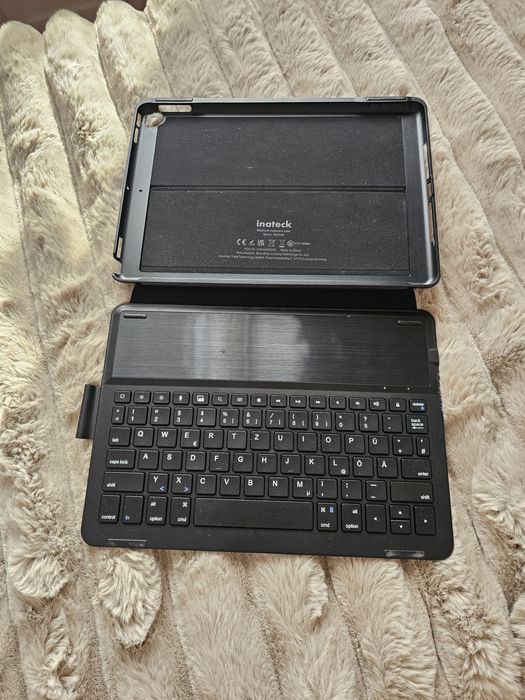 Husa cu tastatura ipad 7 8 si 9